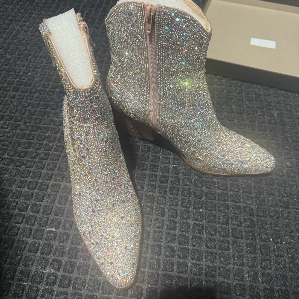 Betsey Johnson Sparkling Silver Ankle Boots - never used, NWT - Picture 2 of 3